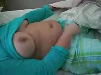 Kaksi ilmais seksivideot tyttöä nauttivat upeasta tunteesta, jonka mustat miehet tuovat heille.
