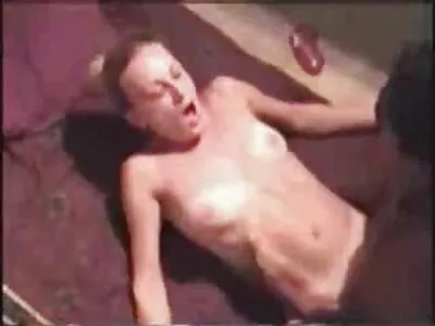 Innokas kiimainen MILF: ilmaista pornoa n anaalimaailmanloppu ydinsuojassa