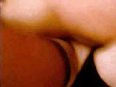 Tummahiuksiset naiset ilmaiset seksi elokuvat India Summer ja Alison Tyler jakavat dongin