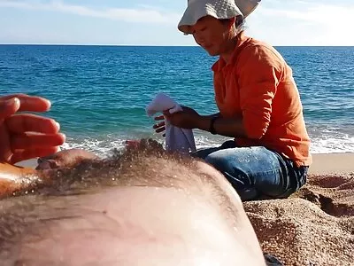 Yksin sukkanainen kotiäiti parittelee kaljujen putkimiesten parasta ilmaista pornoa kanssa