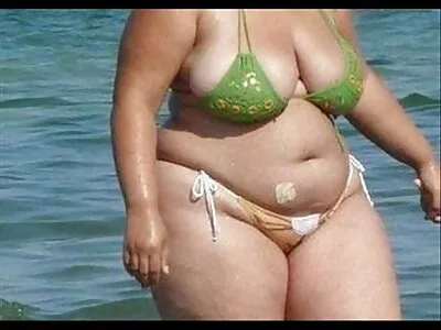 Vaalea nainen hoitaa ilmaiset porno kahta isoa ja kiimaista mustaa kaveria
