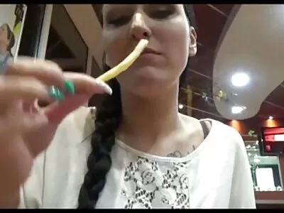 Imettyään hänet pois, inkivääri -tyttö impled itsensä hänen kukko ilmaiset aikuisviihde videot