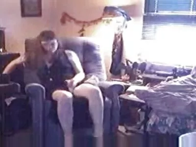 Laiha alistuva ruskeaverikkö antaa itsensä Roccolle ilmainen seksivideo