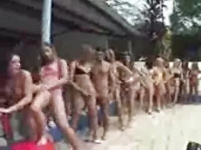 Reipas valkoinen vauva tarvitsee kaikki reiänsä ilmaiset eroottiset videot täynnä mustuutta