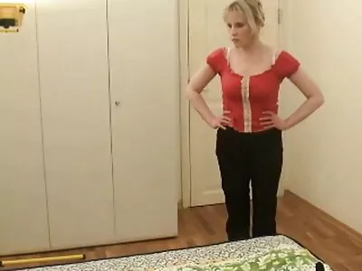 Innostunut teini osoittaa sexi videot ilmaiset kypsän parin, että hän voi ratsastaa kukko