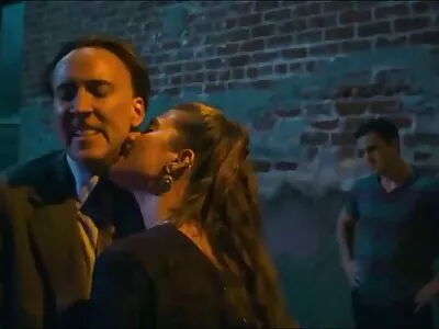 Kaksi ihanaa blondia jakaa ilmaista mature pornoa yhden munaa suullaan