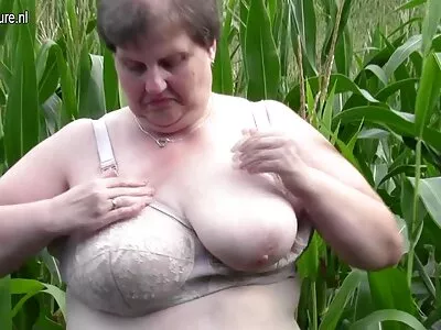 Brunette seksivideo ilmainen silmäkarkki rakastaa olla koira tyyli asennossa
