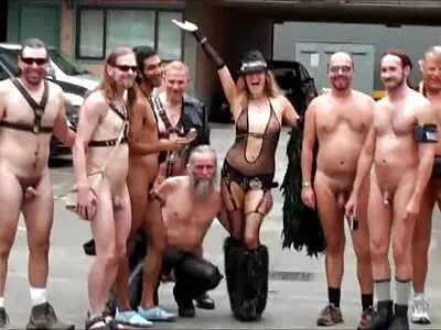 Chick huijaa minuutin ilmainen seksivideo BF: llä säälimättöminä naida-koneilla