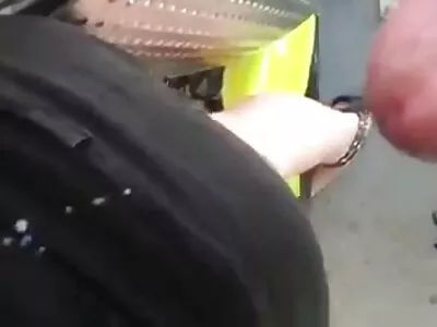 Huono brunette nainen ratsastaa mulkulla ja saa tukehtua toiseen ilmaiset pillut