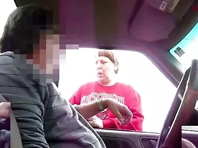 Jätkä kuvaa  hänen kuumaa tyttöystäväänsä kahdella kameralla samalla kun hän vituttaa häntä